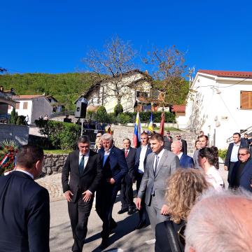 Hrvaški predsednik Zoran Milanovič, župan Primorsko-Goranske Županije Zdravko Komadina in župan Matuljev Vedran Kinkela in predsednica skupnosti Lipa Dženi Šamanić